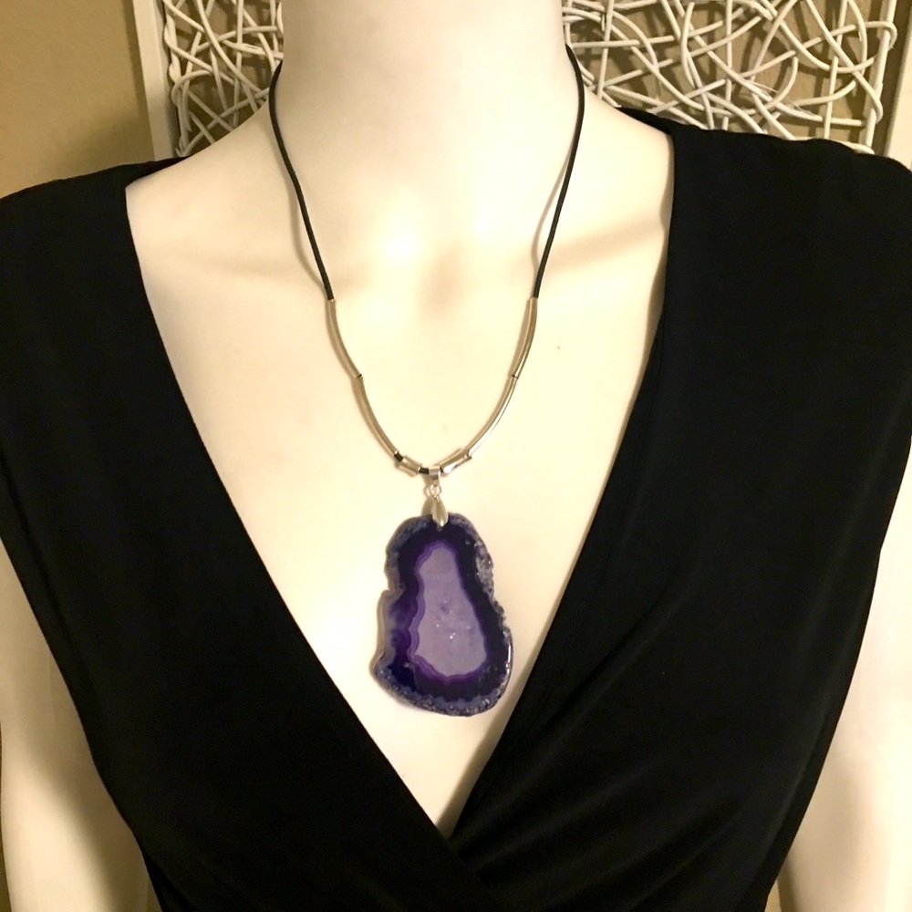 (Video) Purple Agate Slice Pendant Necklace